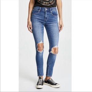 Levi’s Distressed 721 High Rise Skinny Size 26
